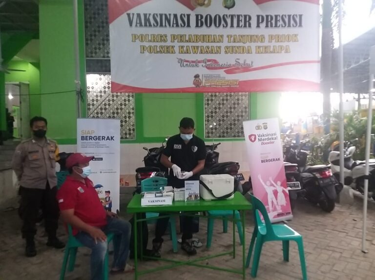 Sasar Pedagang Ikan, Polsek Sunda Kelapa Gelar Vaksinasi Booster