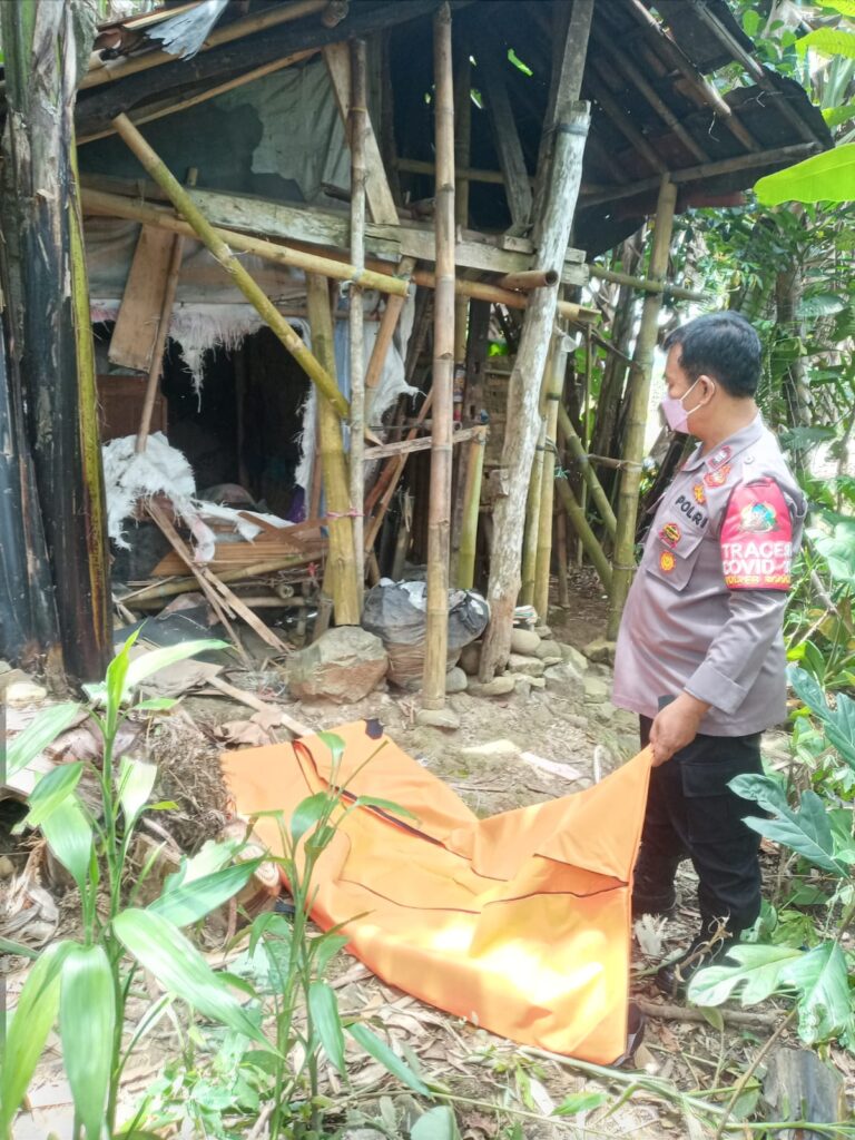 Penemuan Mayat Dalam Gubug Gegerkan Warga, Polsek Cigudeg Lakukan Penyelidikan