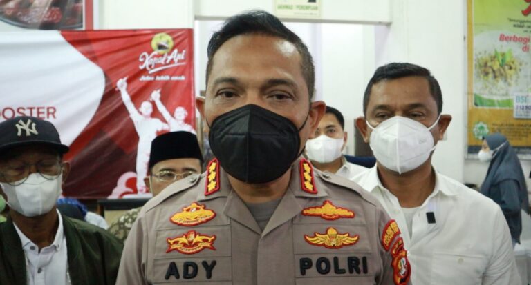 1000 Dosis Jenis Pfizer, Polda Metro Jaya Kolaborasi Dengan Polres Metro Jakbar Gelar Vaksinasi Di Masjid Uswatun Hasanah Daan Mogot