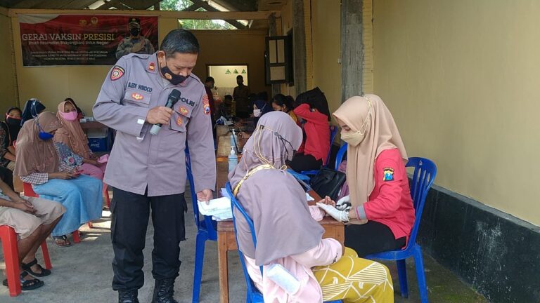 Jelang Lebaran, Kapolres Ngawi Gelar Vaksinasi Bagi Warga Jogorogo
