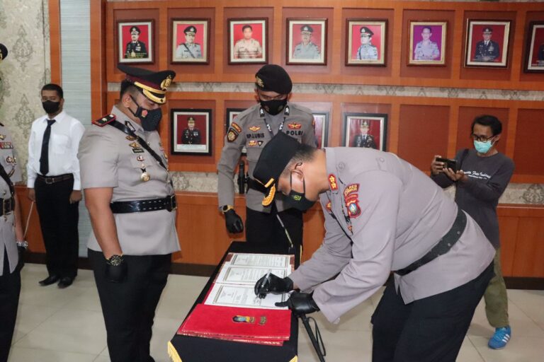 KAPOLRES KARIMUN PIMPIN SERTIJAB WAKAPOLRES, KAPOLSEK KUNDUR DAN KAPOLSEK BURU