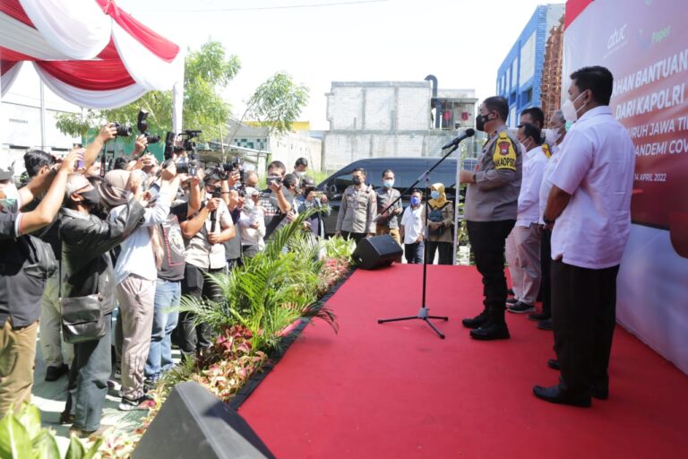 Wakapolda Jatim Berikan Bantuan dari Kapolri Untuk Buruh