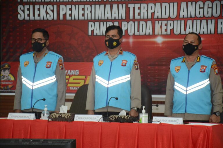 Wakapolda kepri pimpin penandatanganan pakta Integritas dan pengambilan sumpah seleksi penerimaan terpadu Anggota Polri T.A. 2022