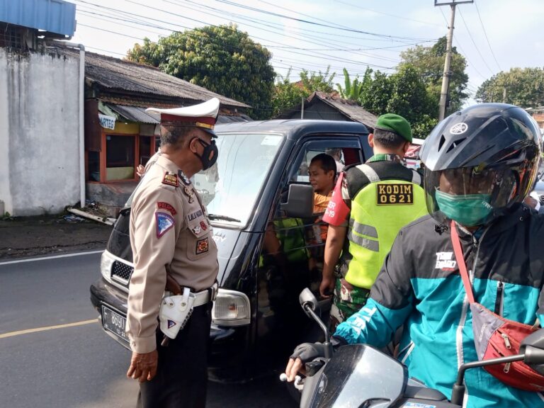 Polsek Ciampea Gelar Pendisiplinan Prokes Melalui Patroli PPKM