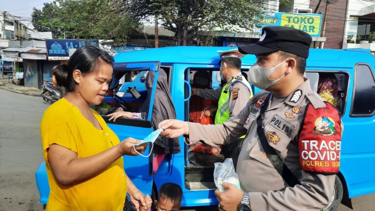 Polsek Citeureup gelar Patroli Prokes di Jam Malam