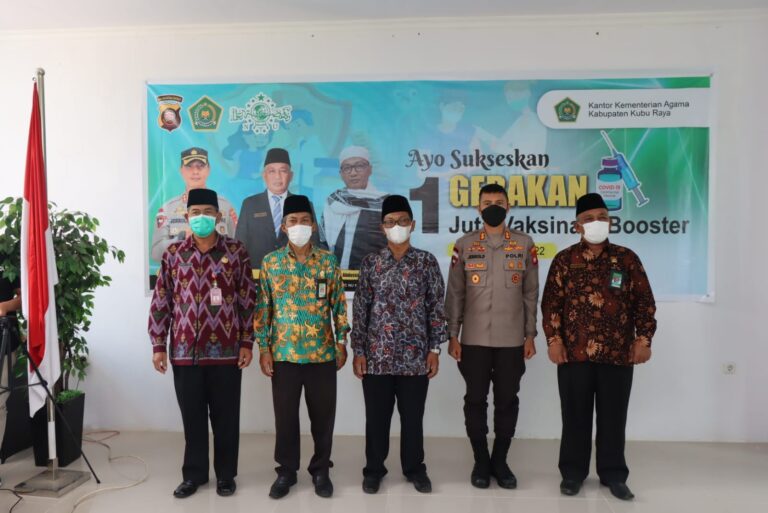 Kapolres Bersama Kemenag Kubu Raya Hadiri Zoom Meeting Vaksinasi Serentak 1 Juta Vaksin Booster Seluruh Indonesia