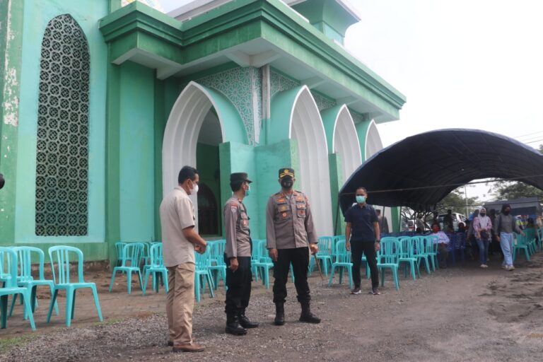 Kapolres Ngawi Tinjau Vaksinasi Booster Warga Nahdliyin Di Kantor PCNU Ngawi