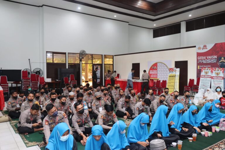 Silahturahmi Kapolres Beserta Staf Dan Bhayangkari Kubu Raya Bersama Anak Yatim Piatu Hidayatullah