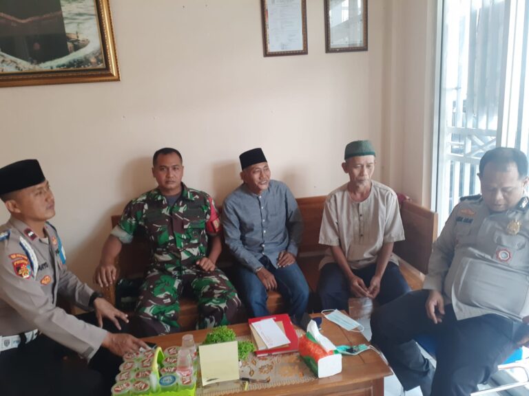 Provos Babinsa dan Bimaspol Serta Aparat Desa Menghadiri Acara Santunan Lebaran di Istana Yatim YDS Bekasi