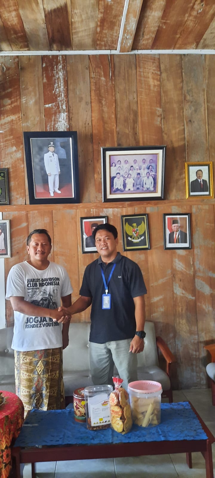 Joko Suranto Bersedekah Dengan Cara Membangun Jalan Desanya