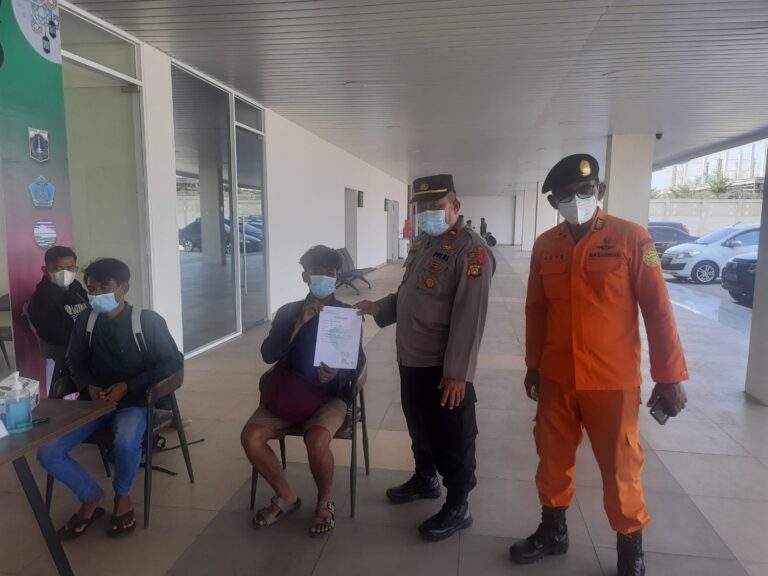 Paska Libur Lebaran Penumpang Arus Balik dan Wisatawan yang Berlibur Tidak Lupa Swab Antigen dan Booster di Dermaga Kaliadem