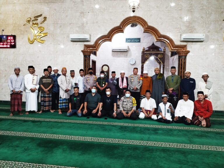 Sholat Subuh Berjamaah, Kapolsek Kalideres Beramah Tamah di Masjid Jami’ Al Istiqomah