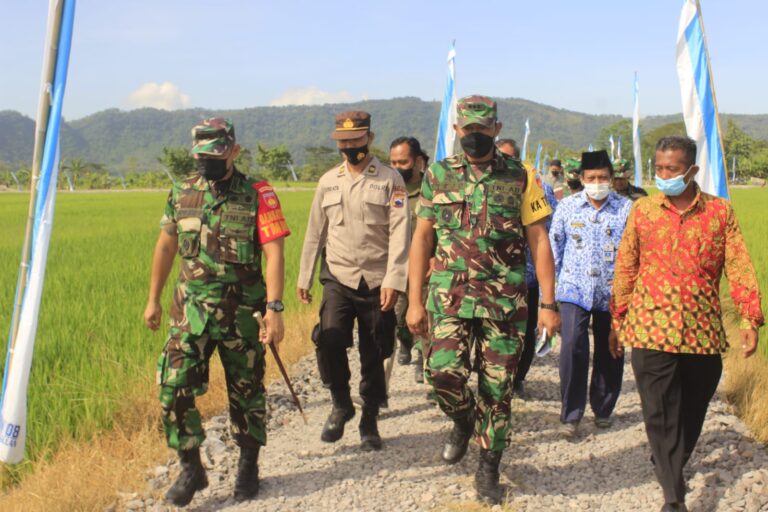 Aster Kasdam IV/Diponegoro Kunjungi TMMD Reg 113 Di Cawas Klaten