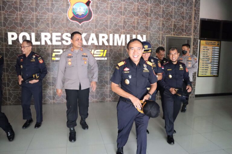Jalin Silaturahmi Kakanwil Bea Cukai Kepri Akhmad Rofiq Sambangi Polres Karimun