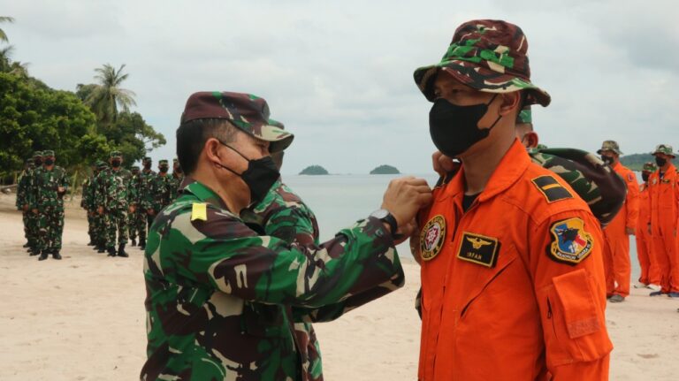 Latihan Parasailing, Koopsud I Melatih Profesionalitas Para Penerbang Tempurnya