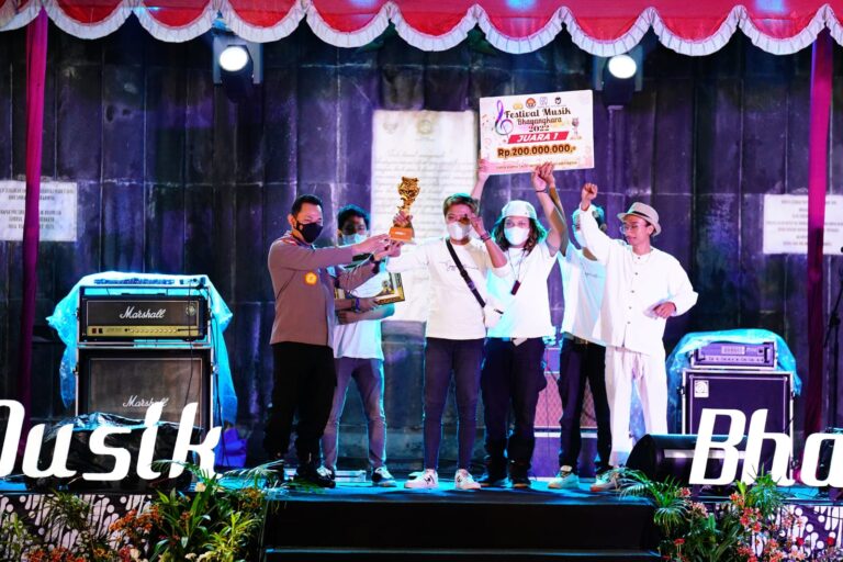 Polda Metro Jaya Raih Gelar Juara Pada Festival Musik Bhayangkara 2022 Piala Kapolri.