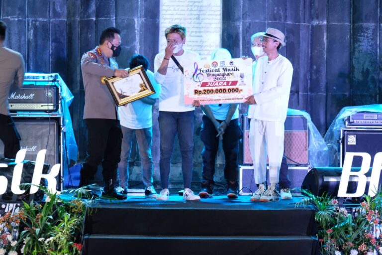 Polda Metro Jaya Raih Dua Gelar Juara Pada Festival Musik Bhayangkara 2022 Piala Kapolri.