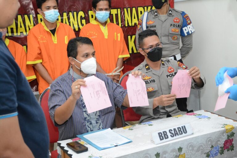 PEMUSNAHAN BARANG BUKTI NARKOTIKA JENIS SABU OLEH DITRESNARKOBA POLDA KEPRI