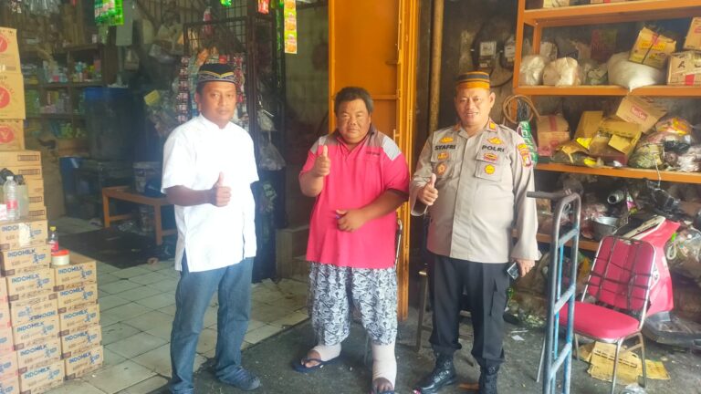 Kapolsek dan Camat Kalideres Mengecek Langsung Stok dan Harga Minyak Goreng Curah