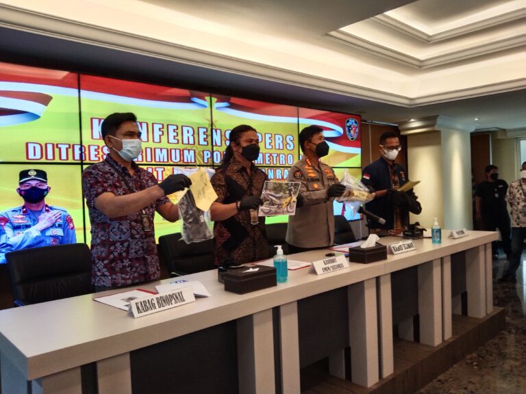 Polda Metro Jaya Tangkap Pembunuhan Sadis, Dengan Cara Menggorok Leher korban