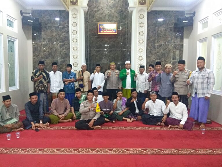Pupuk Keakraban, Kapolsek Kalideres Beserta Jajaran Polsek Kalideres Safari Subuh Keliling di Musholla Nurul Anam