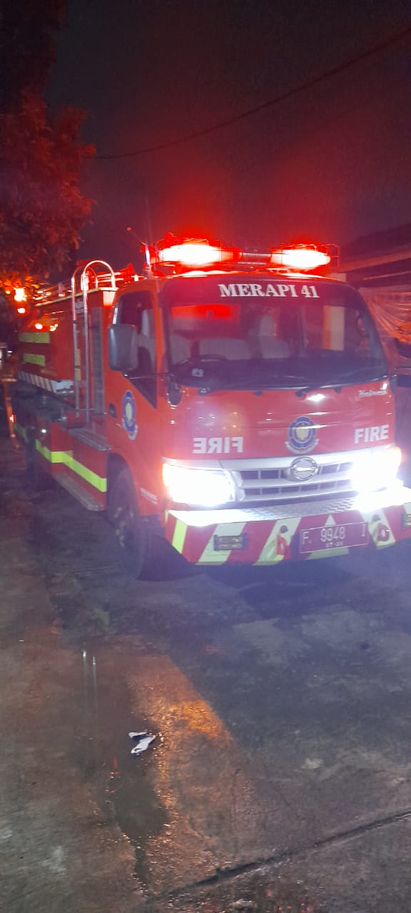 Konsleting Arus Listrik Hanguskan Rumah di Cibinong