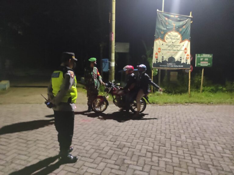 Polsek Karanganyar bersama Stakeholder Terkait Gelar Patroli Gabungan, Pastikan Situasi Kamtibmas yang Kondusif