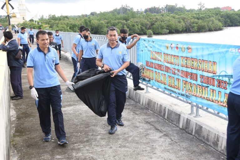 Dalam Rangka Hari Komando Operasi Udara ke-71 Tahun 2022, Danlanud RHF Gelar Kegiatan Karya Bhakti Kebersihan