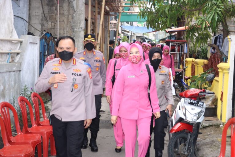 Bentuk Kepedulian, Kapolres Metro Jakarta Barat Anjangsana Jenguk Anggota Yang Sakit Di Cengkareng Jakarta Barat