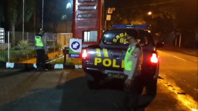 Tingkatkan Harkamtibmas, Polsek Widodaren Patroli di Malam Hari