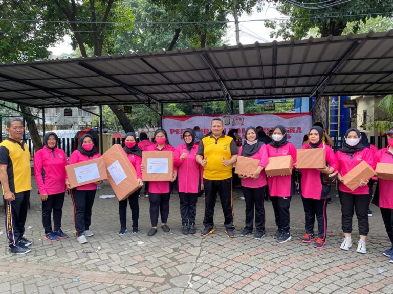 HUT Bhayangkara Ke-76, Polsek Kalideres Laksanakan Giat Apel Pagi dan Lomba Masak Nasi Goreng