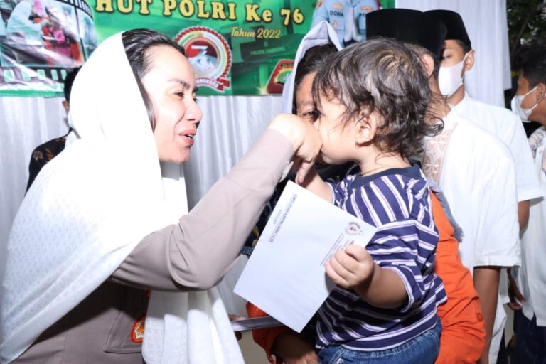 Polsek Tambora Gelar Bakti Religi Warnai Hari Bhayangkara ke-76, Doa Bersama Hingga Santunin Anak Yatim Piatu