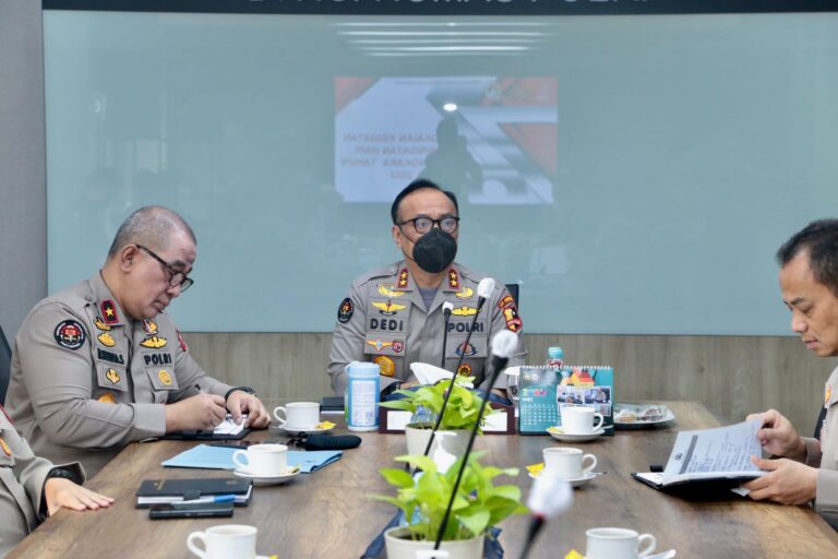 Polri Lakukan Anjangsana ke Mantan Kapolri hingga Anggota yang Sakit dan Gugur saat Tugas