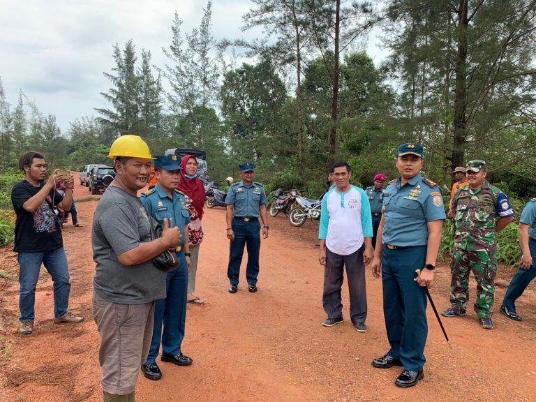 Danlanal Dabo Singkep Tinjau Langsung Jalan Putus Akibat Cuaca Ekstrim Di Todak