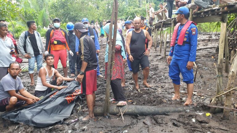 SAR GABUNGAN SATPOLAIRUD POLRES KARIMUN BERHASIL MENEMUKAN KORBAN LAKA LAUT