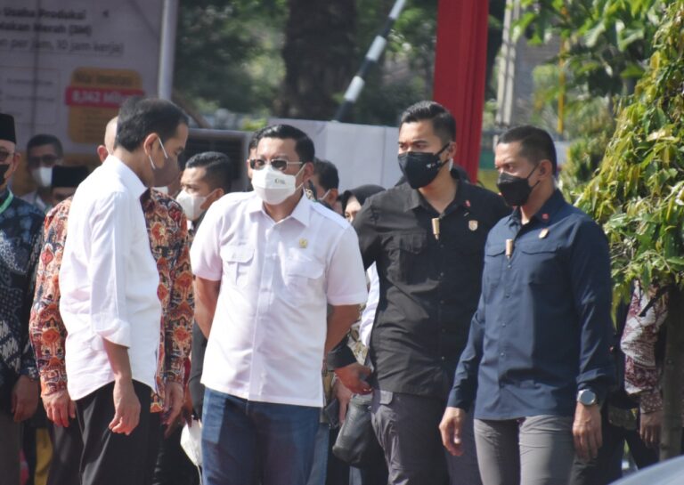 Pangdam I/BB Pam melekat Dampingi Presiden Kunker di Pusat Pasar Medan