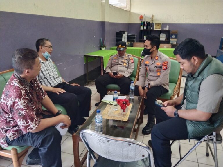 Dilatari Masalah Keluarga Penyegelan Sepihak di Lakukan di Sekolah Eka Wijaya, Polisi Lakukan Mediasi
