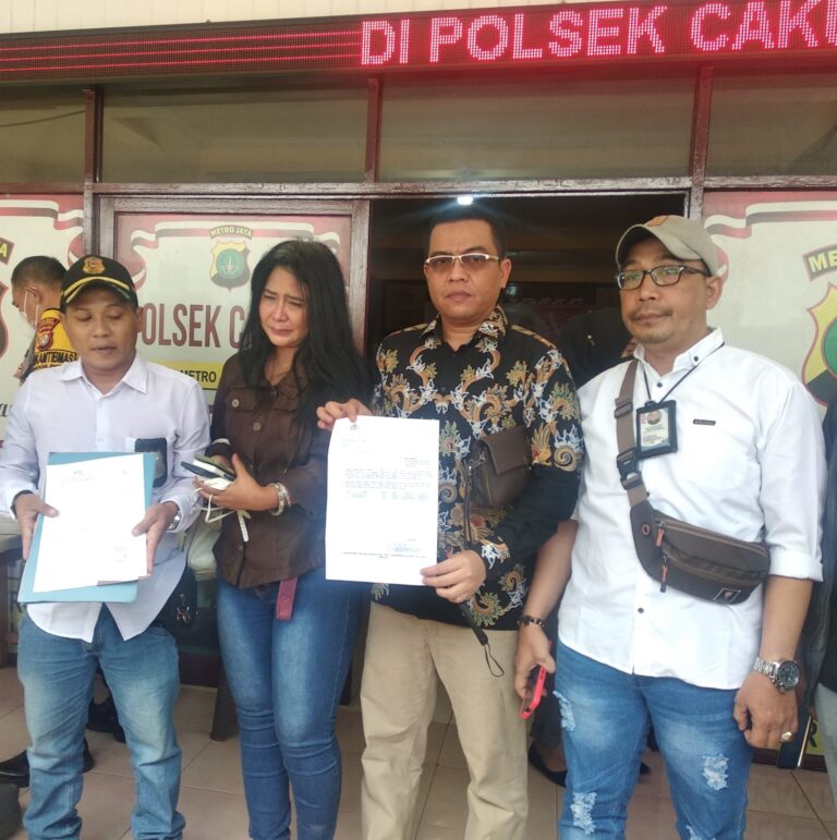 Pastikan Kepastian Hukum Wartawati Korban Pengeroyokan Datangi Polsek Cakun