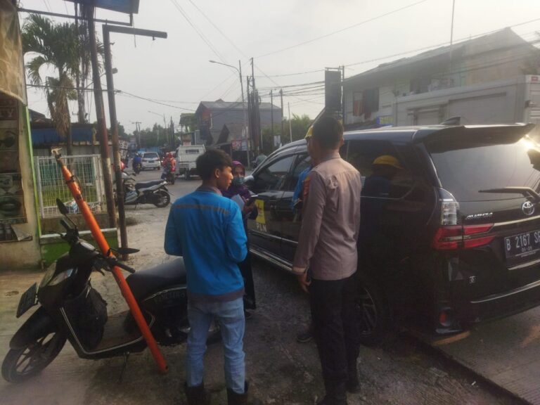 Polsek Citeureup Lakukan Olah TKP Kecelekaan Kerja Yang Terjadi di Toko Septi