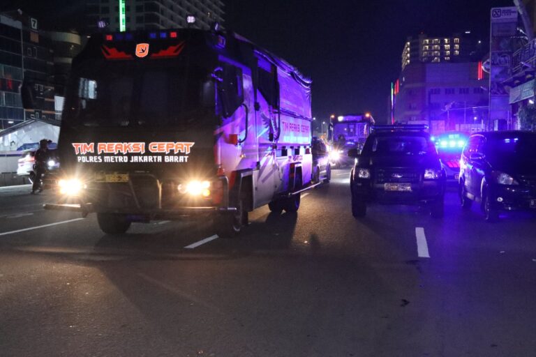 Gelar Patroli Skala Besar, Polres Metro Jakarta Barat Terjunkan 168 Personel Gabungan