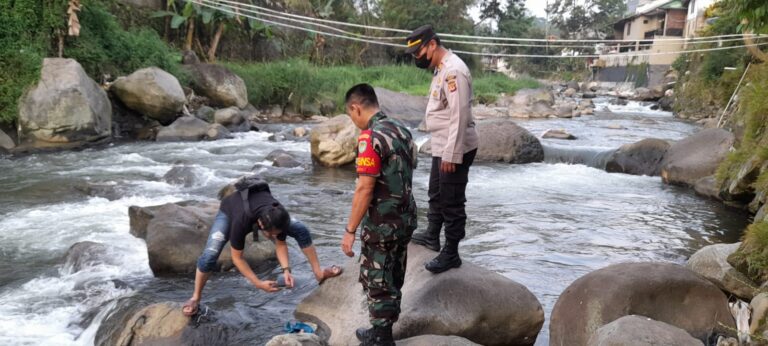 Warga Temukan Jasad Bayi  di Aliran Sungai Ciliwung, Polisi Lakukan Olah TKP