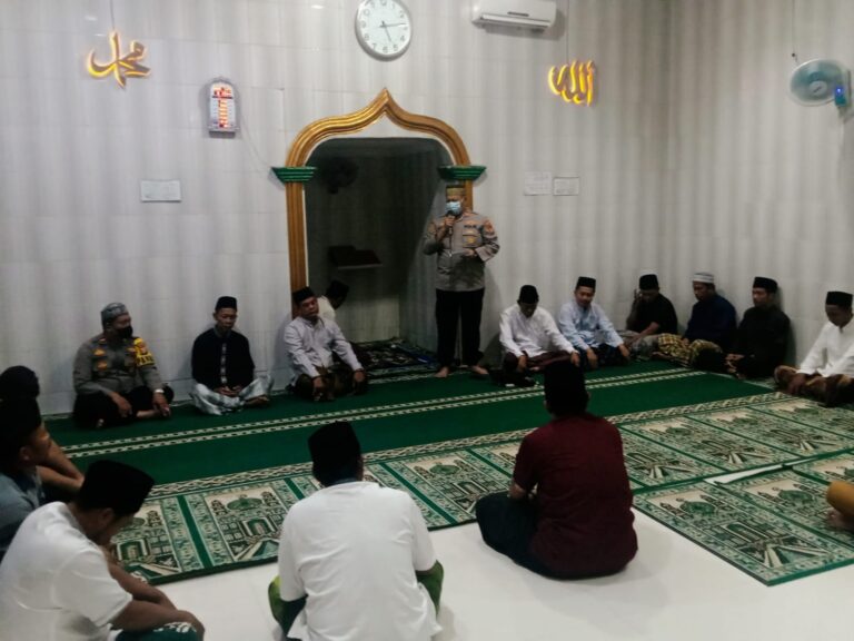 SULING DAKMAS, Kapolsek Kalideres Sampaikan Pesan Kamtibmas Serta Himbau Kepada Warga Pentingnya Vaksin