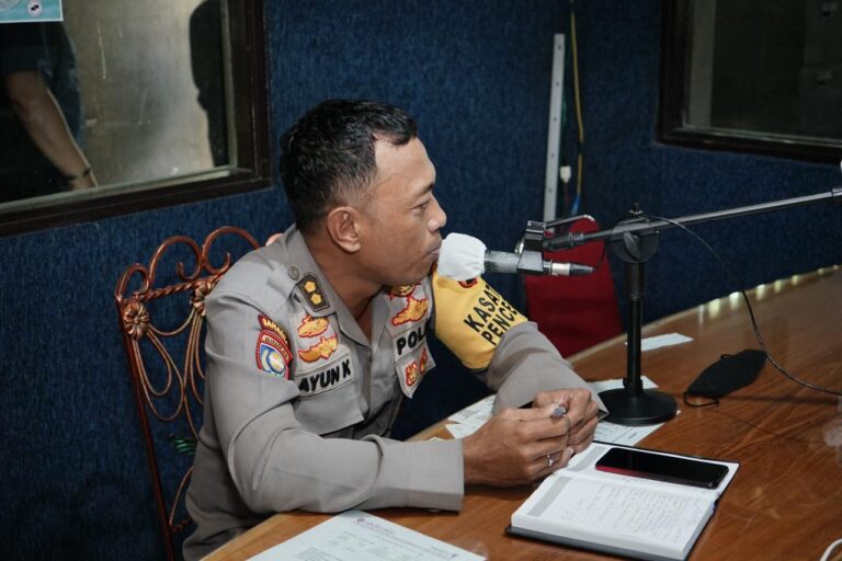 Melalui Talk Show Radio Diah Rosanti, Polda Kalbar Adakan Sosialisasikan Penanganan Wabah PMK