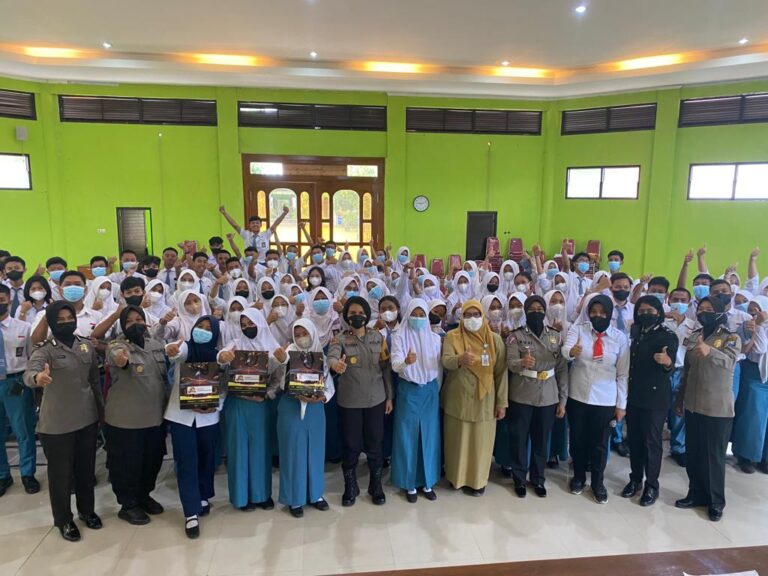 Peringati HUT Polwan ke-74, Polwan Polres Blitar Kota Goes To School