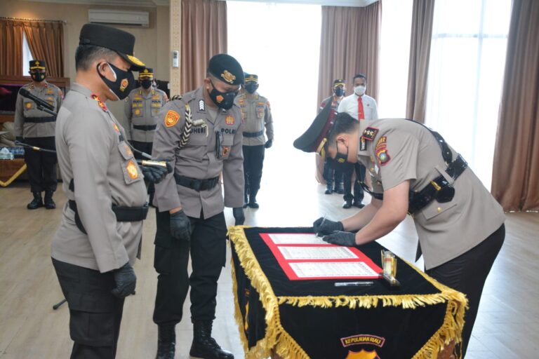 KAPOLDA KEPRI PIMPIN SERTIJAB KAPOLRES LINGGA