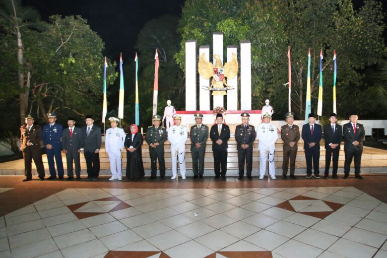 KAPOLDA KEPRI HADIRI UPACARA APEL KEHORMATAN DAN RENUNGAN SUCI