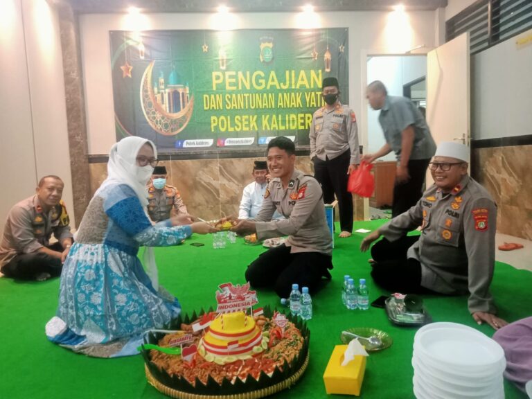 Pengajian dan Santunan Anak Yatim, Wakapolsek Kalideres: Bentuk Rasa Syukur di HUT Kemerdekaan Republik Indonesia yang Ke-77