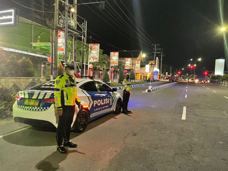 Antisipasi Aksi Bali, Satlantas Polres Ngawi Gelar Patroli Strong Point 