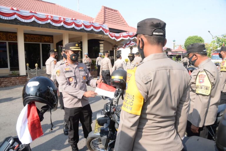 Saat Cek Randis Bhabinkamtibmas, Wakapolres Berpesan Tetap Lakukan Pelayanan Terbaik Kepada Masyarakat