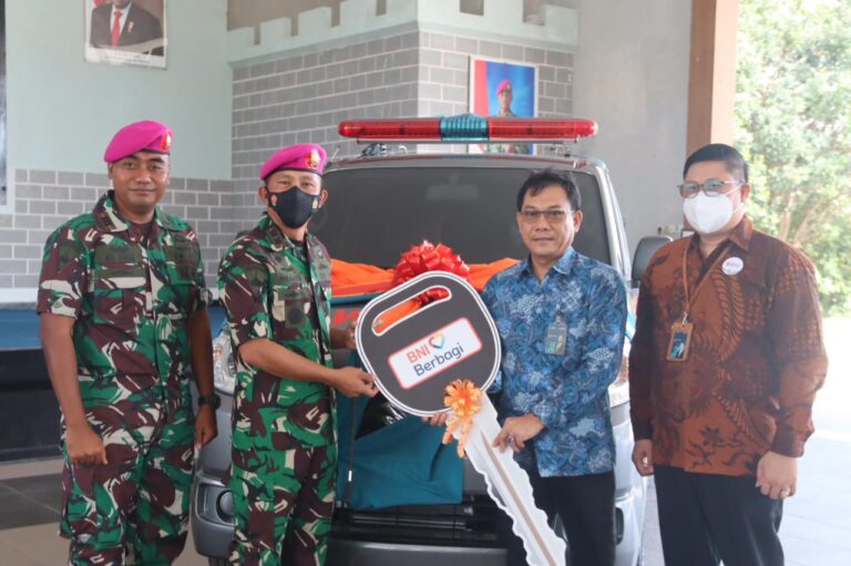 Yonif 10 Marinir Terima Bantuan Sosial Satu Unit Ambulance Dari PT. Bank BNI